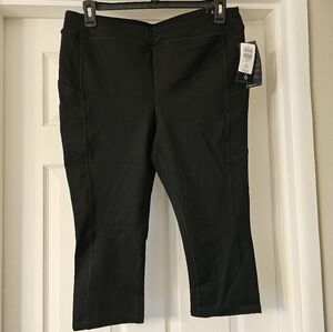 💥NEW! Torrid Bombshell Capri Leggings